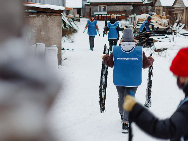 Volvo в России передала тонны товаров приюту для бездомных собак